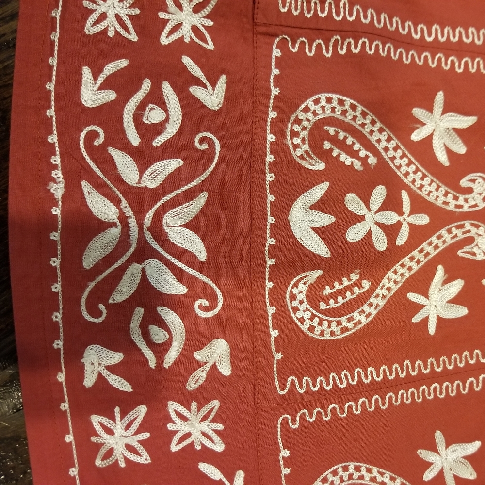 Cotton A line skirt with crewel embroidery - Picture 8 of 8
